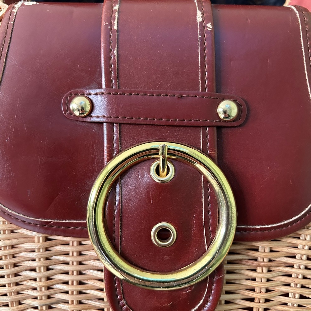 VTG pleather and wicker handbag, snap button closure. By Sun n Sand. Very cute! - Picture 7 of 16